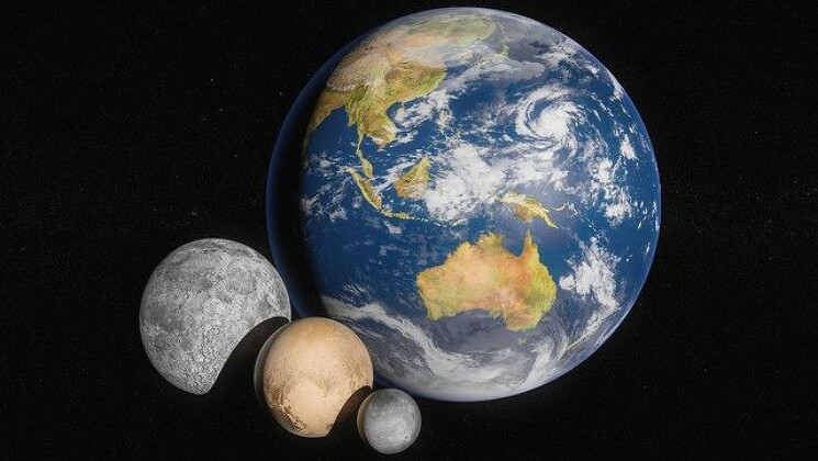 Плутон и его спутник Харон в сравнении с Землей и Луной.
